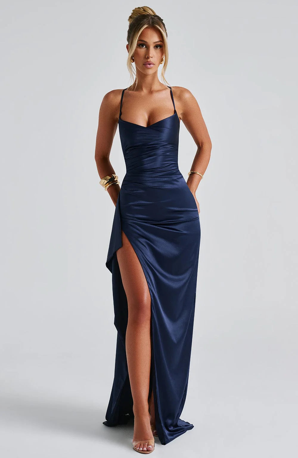 Kayla - Vestido largo de satén con abertura